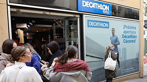Decathlon se marcha de Pintores ante la apertura el viernes de su nueva tienda en Cáceres