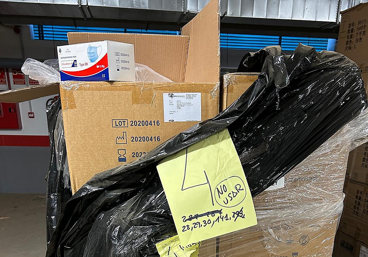 Mascarillas que estaban almacenadas en el Palacio del Vino de Almendralejo.