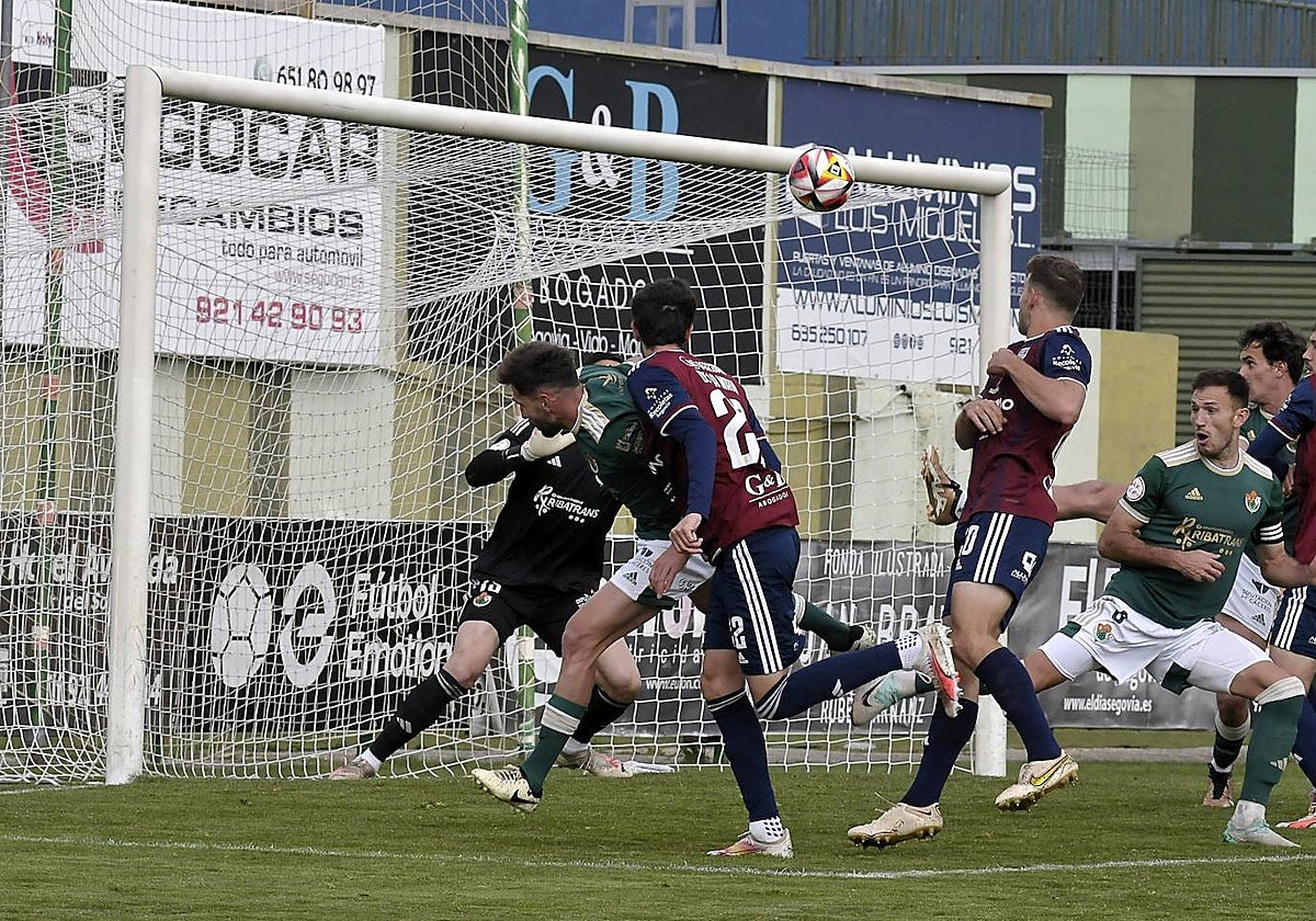 Acción del duelo entre la Gimnástica y el Cacereño.