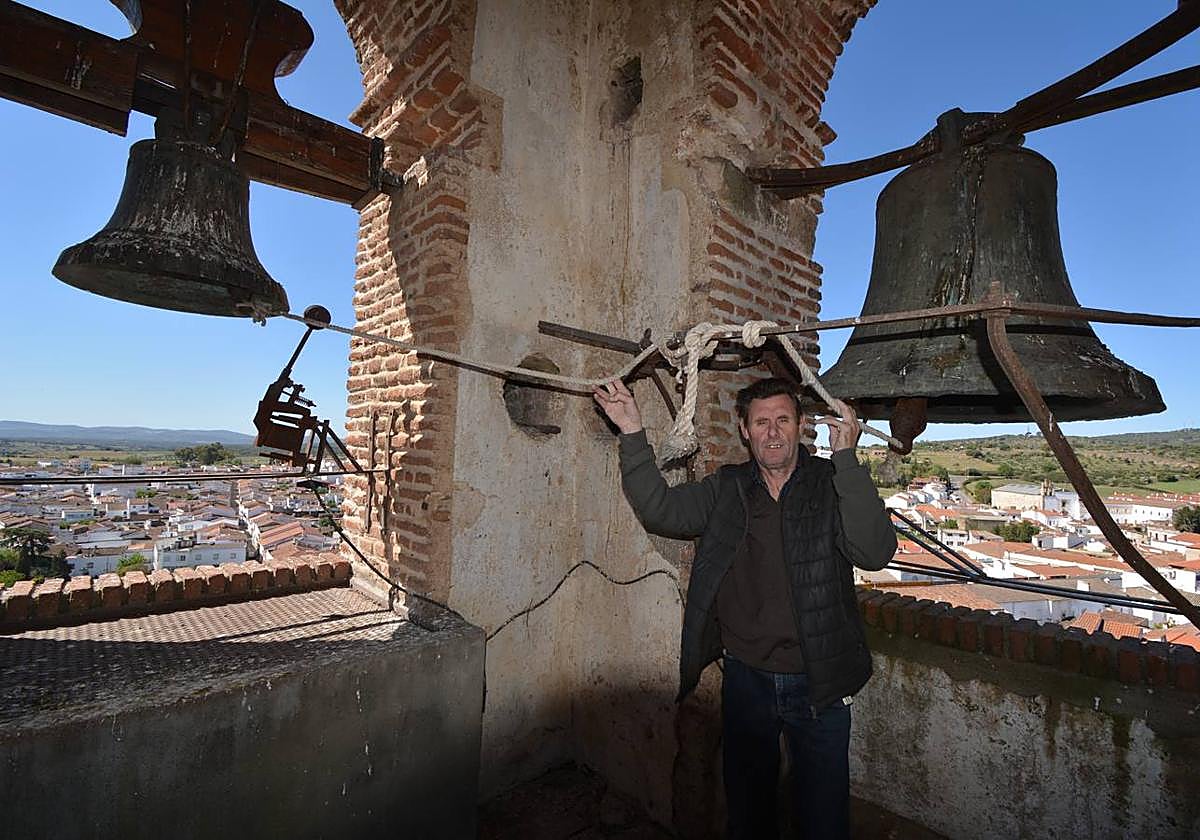 Manuel en el repique de campanas de 2023.