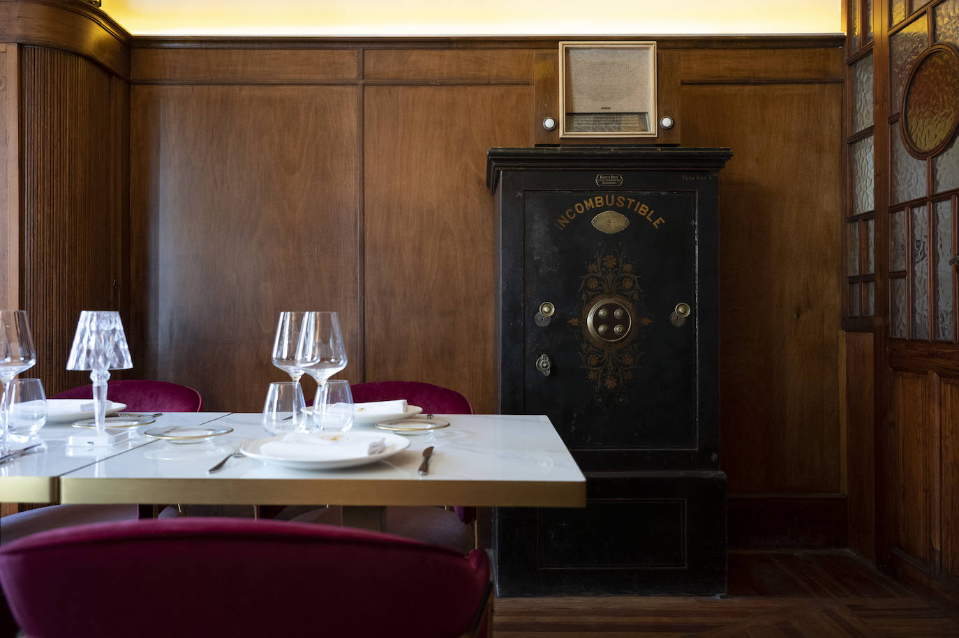 Imágenes del edificio de las Tres Campanas