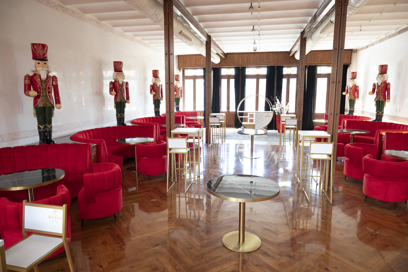 Imágenes del edificio de las Tres Campanas