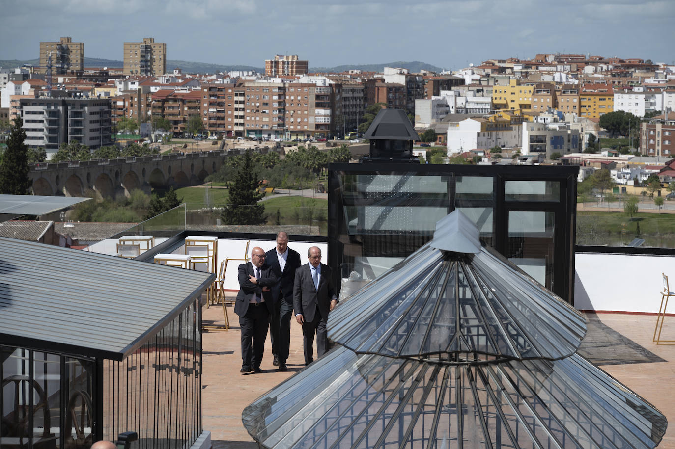 Imágenes del edificio de las Tres Campanas