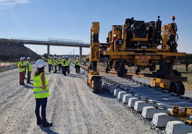 Visita del Colegio de Ingenieros luso a las obras del tramo Évora-Elvas, el pasado octubre.