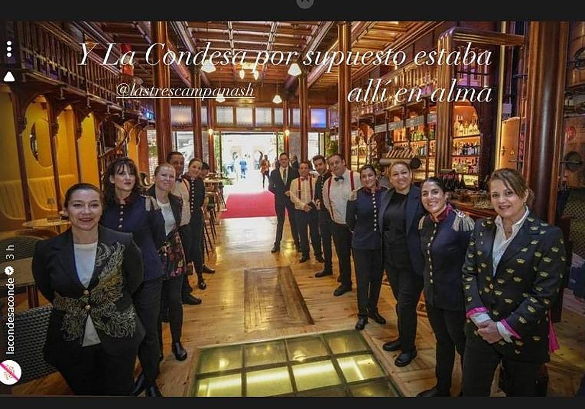 Imagen principal - Otra de las instantáneas compartidas por La Condesa donde se pueden apreciar varias de las chaquetas de su firma.