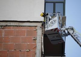 Así ha quedado el edificio de Nuevo Cáceres tras el desprendimiento de la fachada