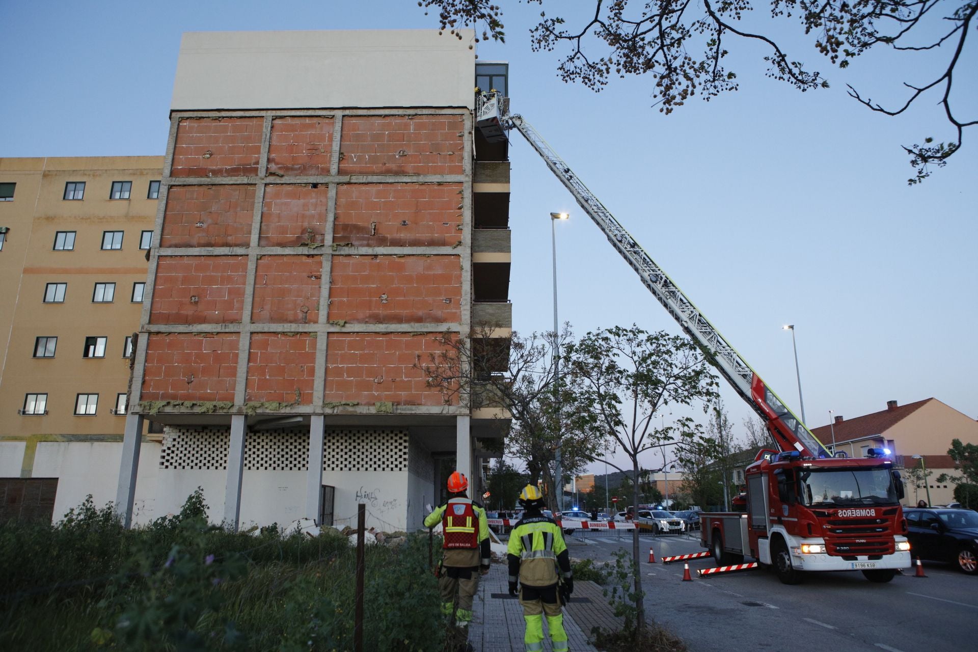 Así ha quedado el edificio de Nuevo Cáceres tras el desprendimiento de la fachada