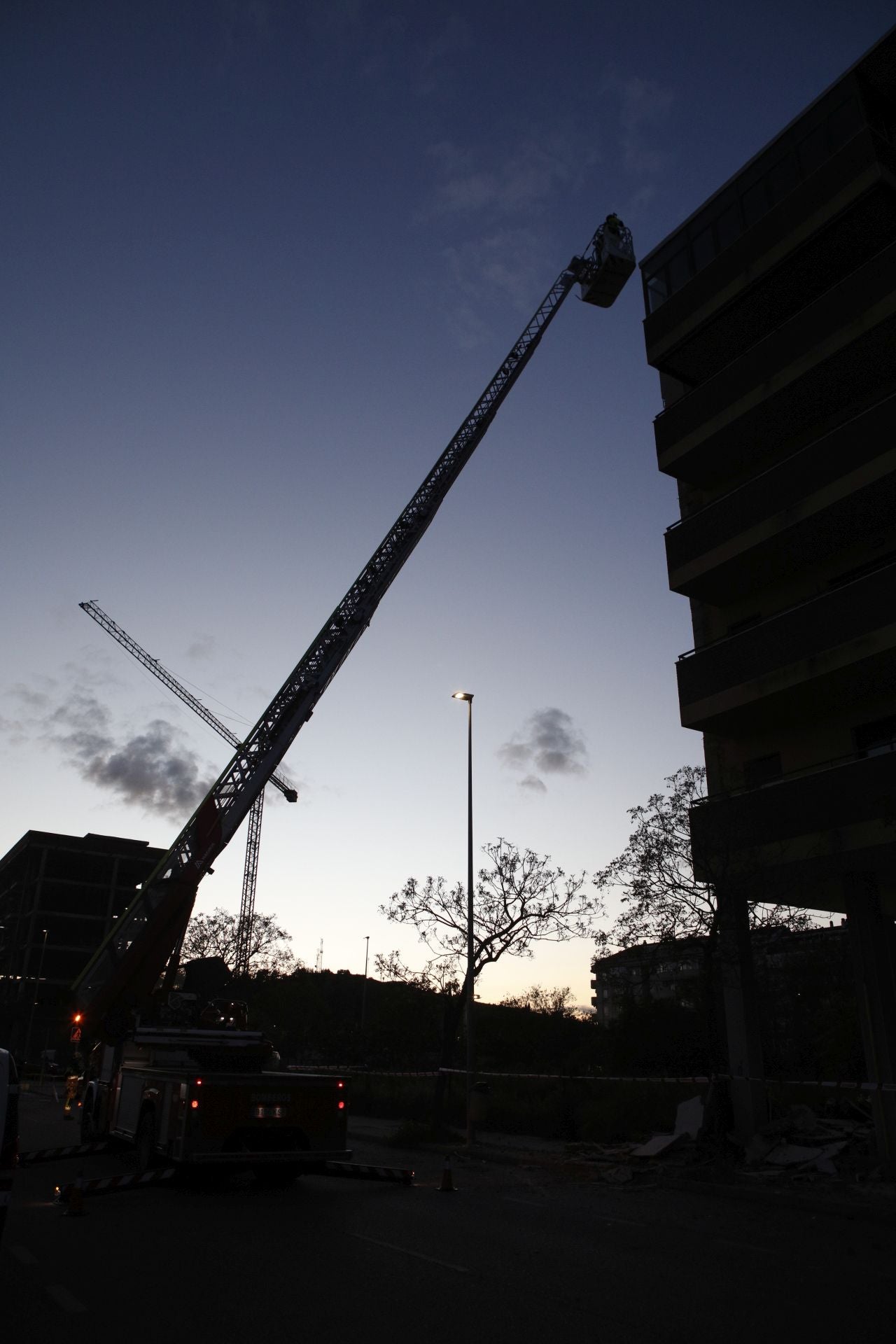 Así ha quedado el edificio de Nuevo Cáceres tras el desprendimiento de la fachada