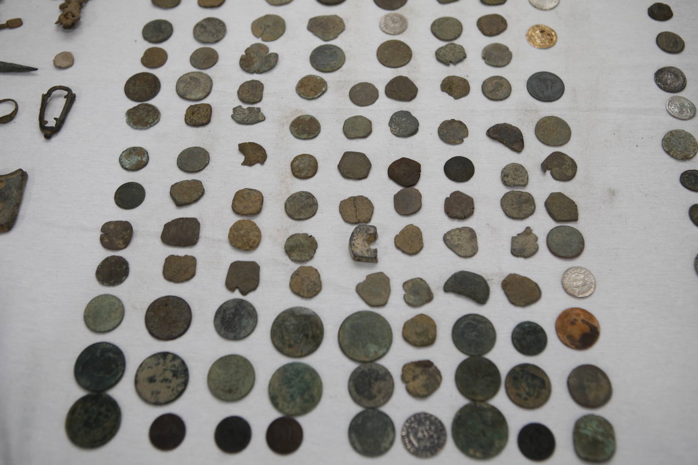 Imágenes (I) de las piezas arquelógicas recuperadas por la Guardia Civil