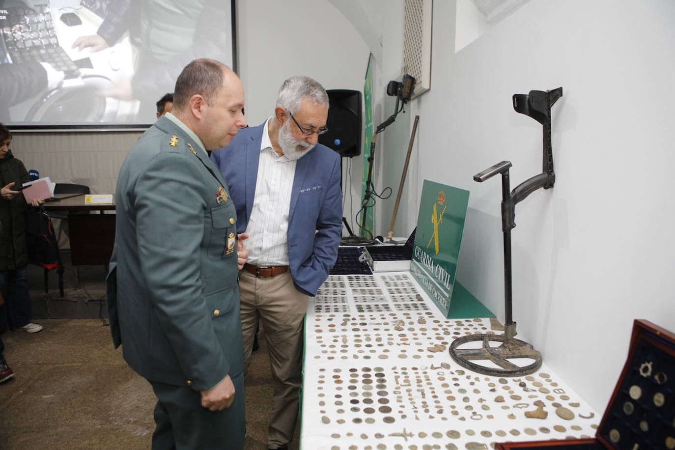 Imágenes (II) de las piezas arquelógicas recuperadas por la Guardia Civil