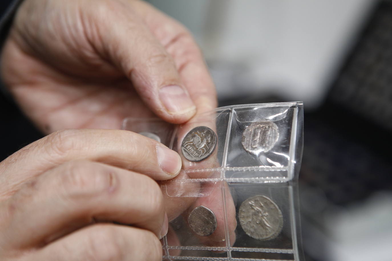 Imágenes (II) de las piezas arquelógicas recuperadas por la Guardia Civil