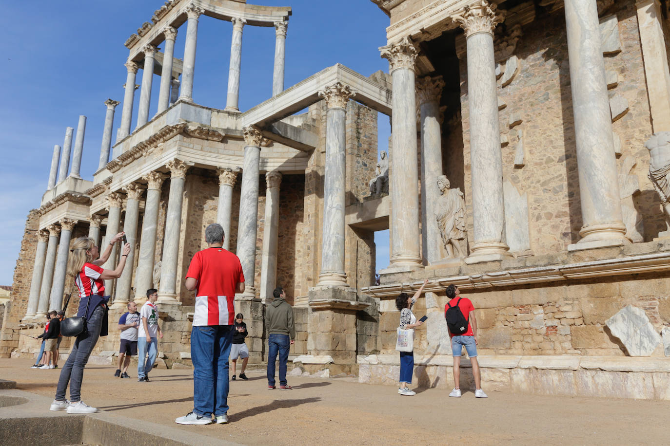 Aficionados del Athletic en el Teatro Romano.