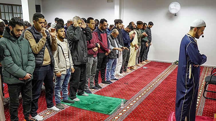 Cien musulmanes rezan a diario en la nueva mezquita de El Nevero