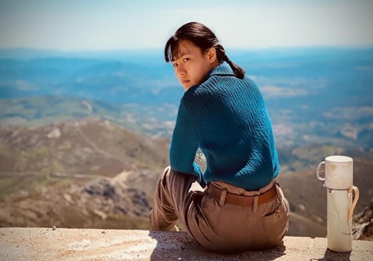 Imagen principal - Fotogramas de la serie en los que se reconoce las vistas que se contemplan desde el Pico Villuercas.