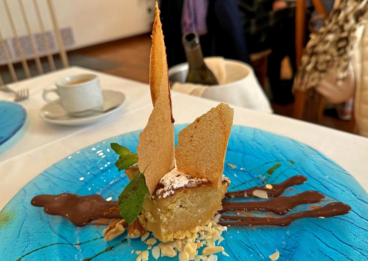 Imagen secundaria 1 - Helado de turrón, técula mécula y tarta de chocolate en lecho de natillas.