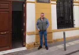 Juan Jesús Rama, en la puerta de la sede de la Comunidad.