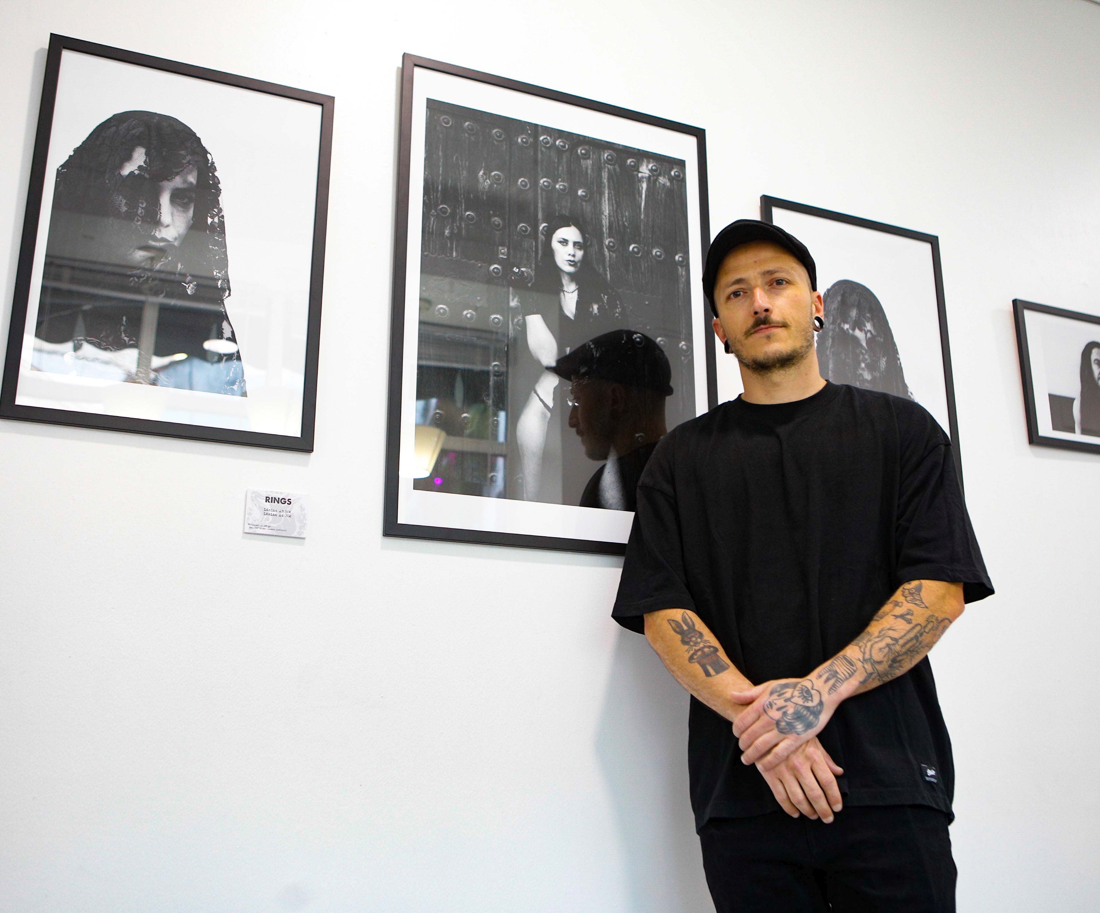 Carlos Durán presenta en Belleartes la exposición 'A cara de perro'.