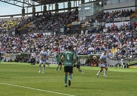 En el derbi Badajoz-Villanovense se sobrepasaron los 8.000 espectadores en el Nuevo Vivero.