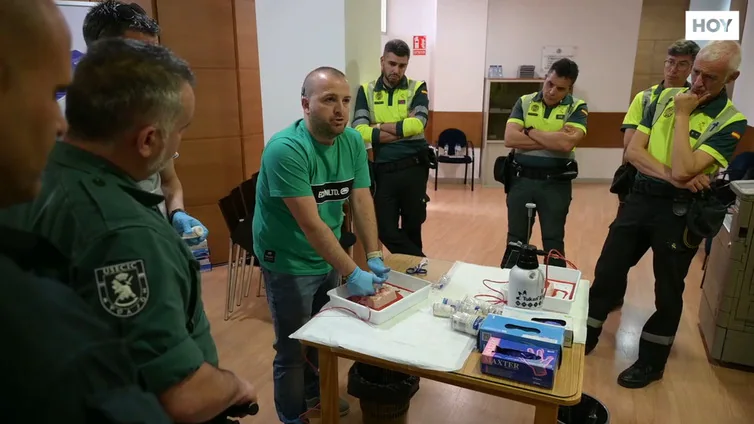El Colegio de Médicos de Badajoz ha impartido una formación a la Guardia Civil en primeros auxilios