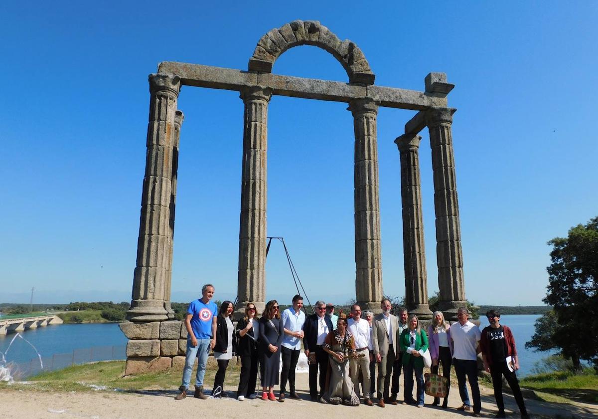 Presentación del festival 'Nosolocirco', junto al Templo de Augustóbriga.