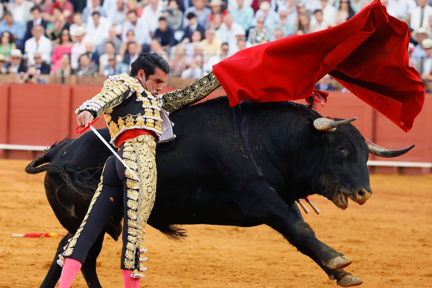 Así han toreado Emilio de Justo y Ginés Marín en Sevilla