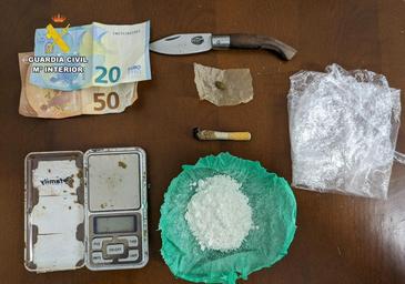 Detenido en un control policial cerca de Torremocha con 255 dosis de cocaína en el coche