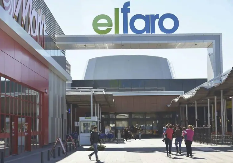 Más de 20 personas irán a juicio por financiar compras en El Faro con nóminas falsas