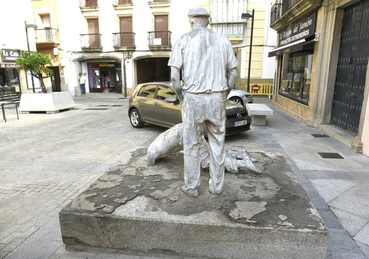 El Ayuntamiento de Plasencia tendrá que restaurar la estatua de Ansano y pagar 15.000 euros a su autor por daños morales