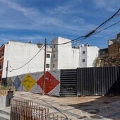 Solar entre las calles Encarnación, Norte y las plazas de San José y Santa Marina donde la Fundación CB levantará su sede este verano.