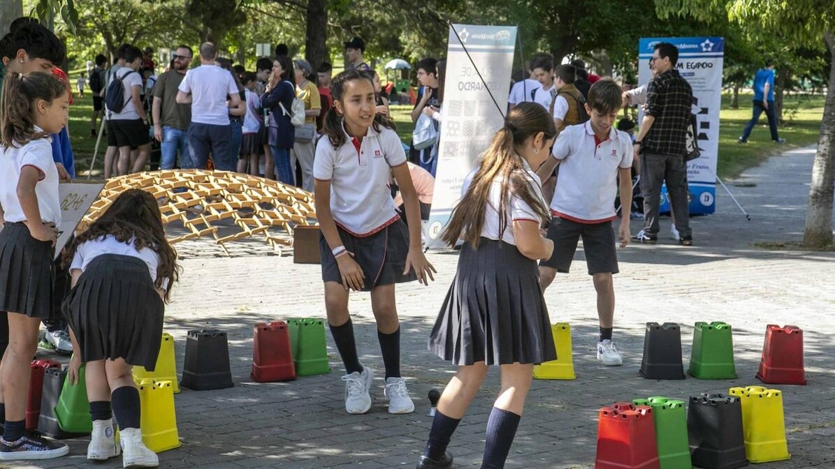 1.500 escolares extremeños llenan de retos matemáticos el parque de las Siete Sillas