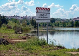 La Pesquera y, al fondo, el azud.