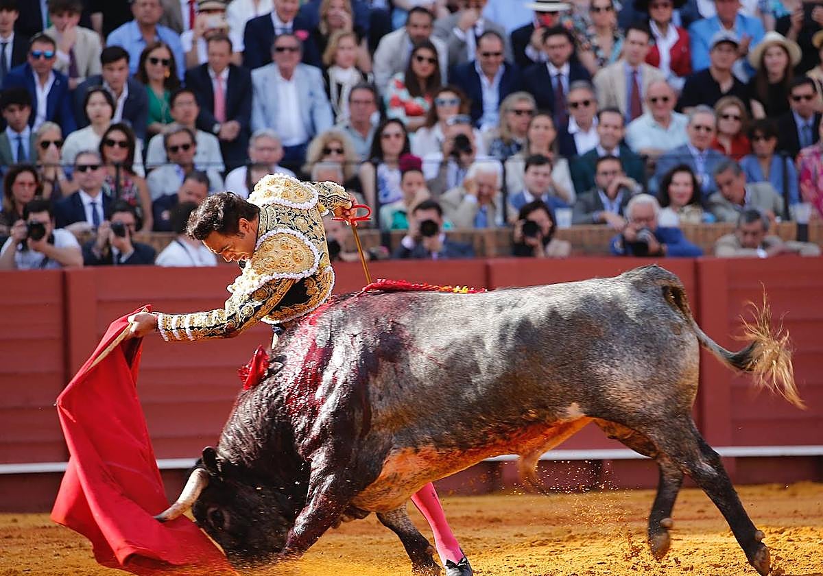 Emilio de Justo, triunfador de la tarde en Sevilla