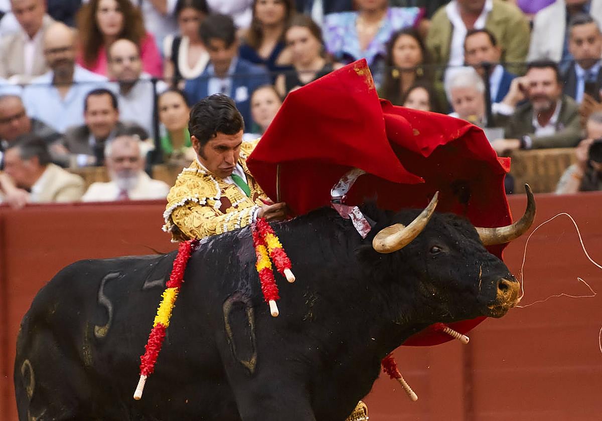 Morante se despide de la feria sin pena ni gloria