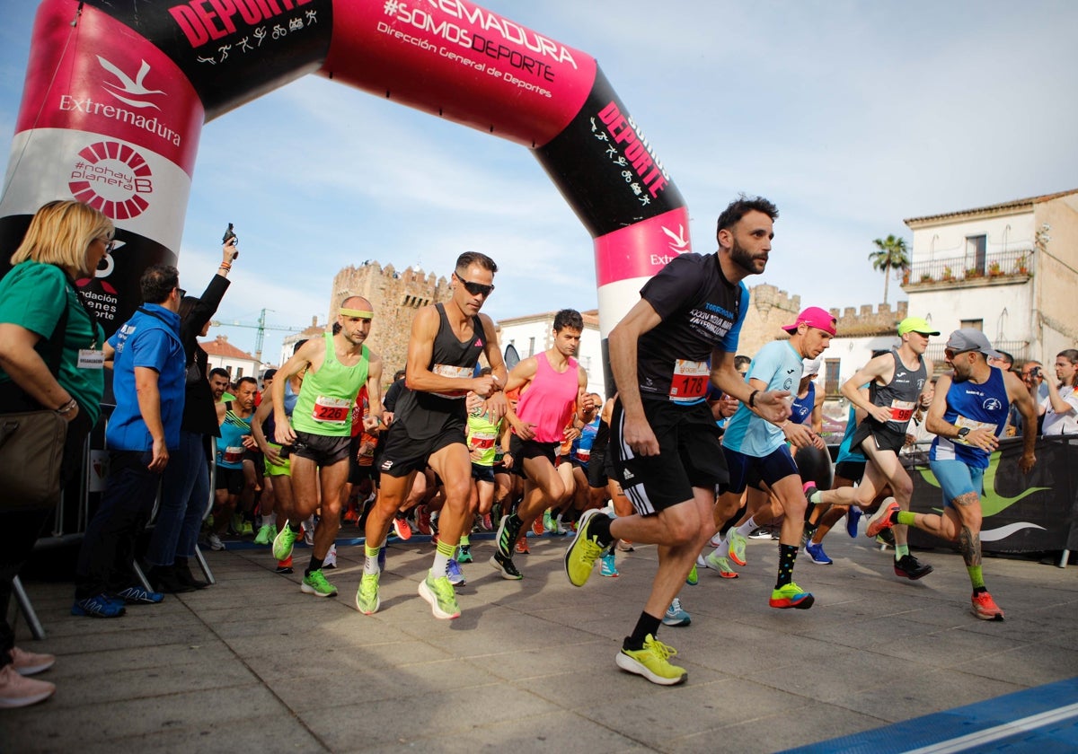 Salida a las 19.00 horas de la media maratón de Cáceres.