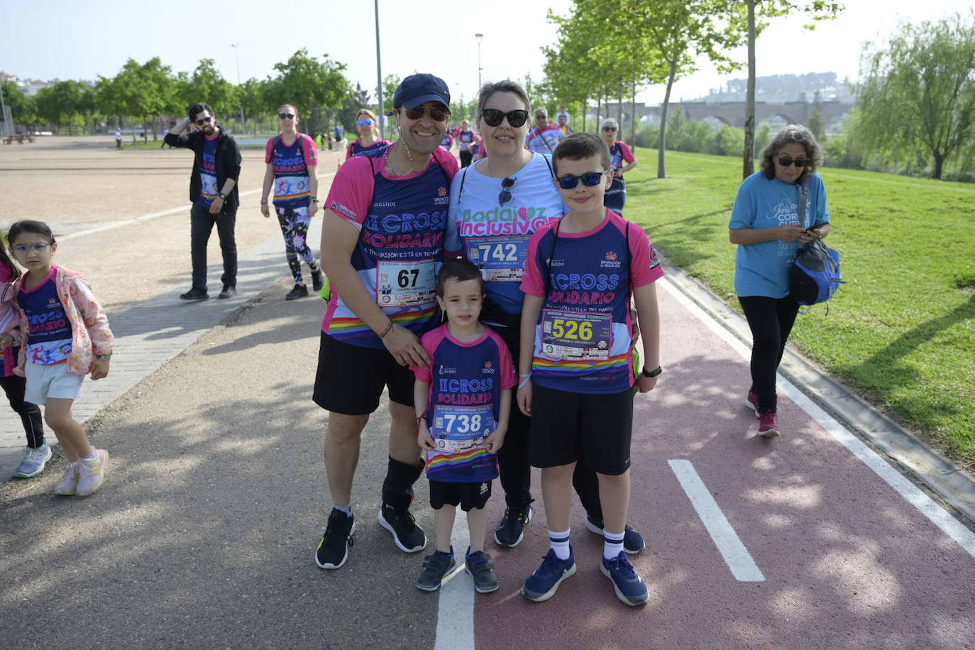 La marcha solidaria de Badajoz Inclusivo, en imágenes