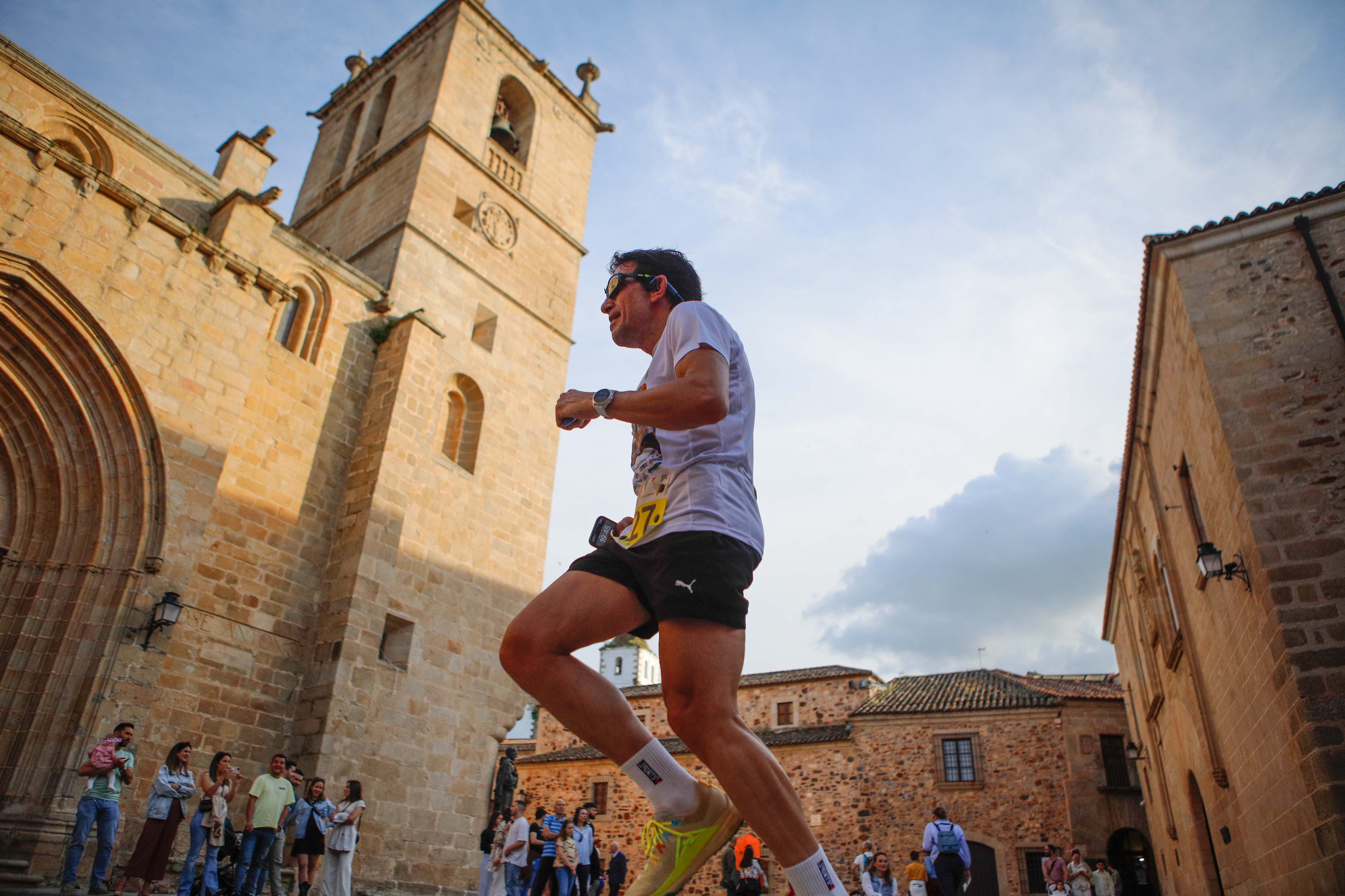 La media maratón cacereña, en imágenes (I)