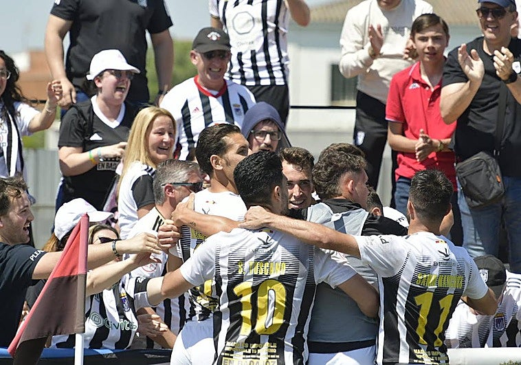 Las mejores imágenes del Montijo-Badajoz (1-2)