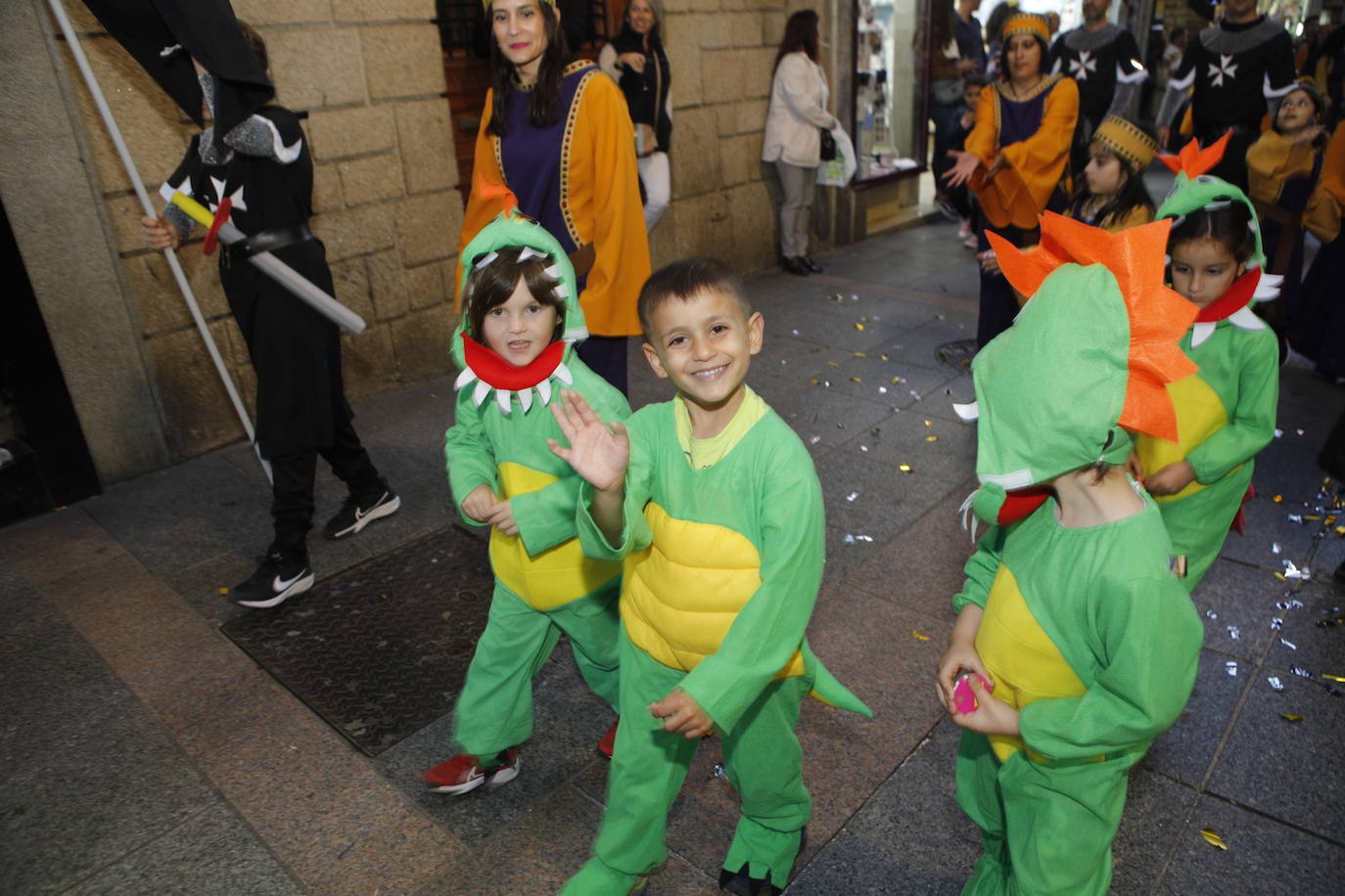 Las mejores imágenes del desfile de San Jorge en Cáceres