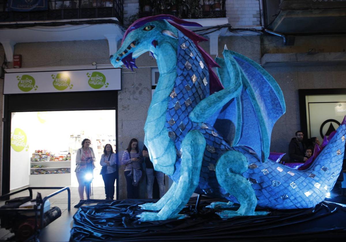 Las mejores imágenes del desfile de San Jorge en Cáceres