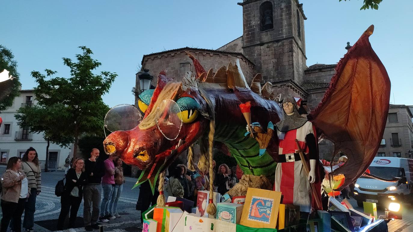 Las mejores imágenes del desfile de San Jorge en Cáceres