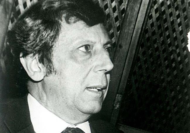 Nació 26 de enero de 1926, Valencia de Alcántara y murió 6 de junio de 1996 en Barcelona