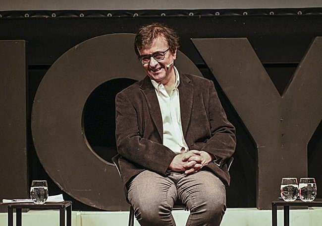 Nació el 6 de abril de 1962 en Ibahernando(Cáceres)