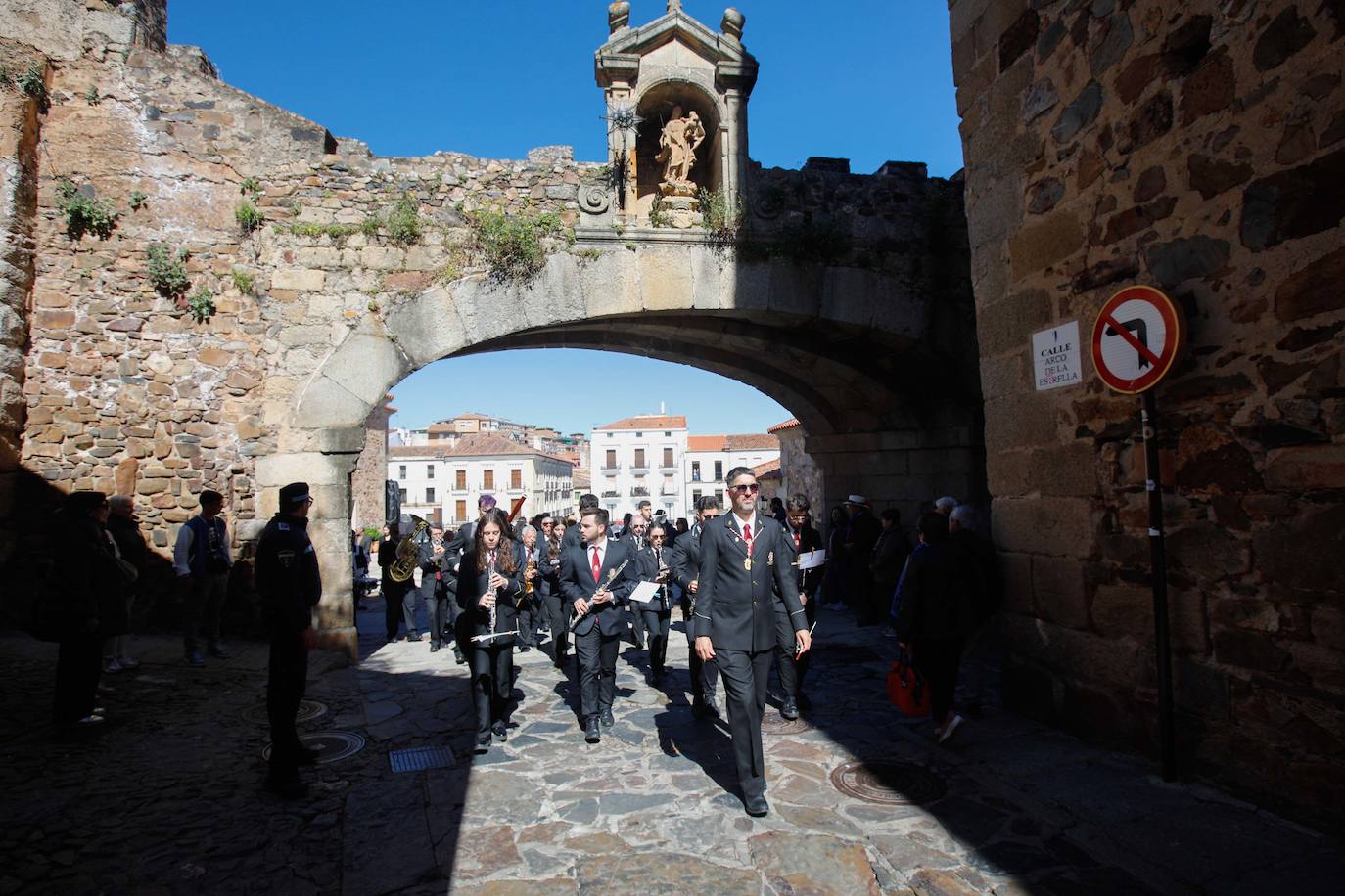 El pendón de San Jorge vuelve a tremolar en Cáceres