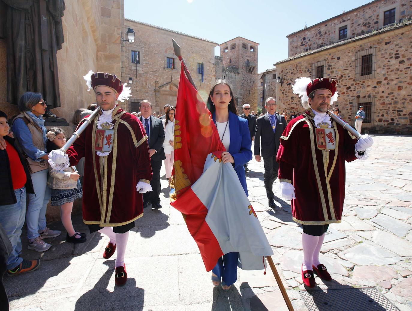 El pendón de San Jorge vuelve a tremolar en Cáceres