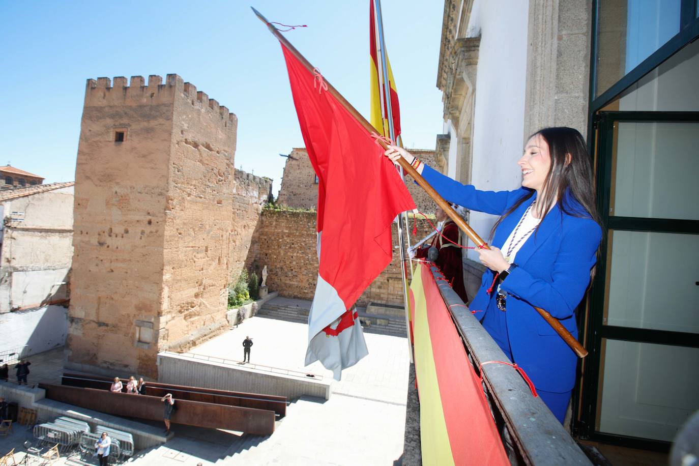 El pendón de San Jorge vuelve a tremolar en Cáceres