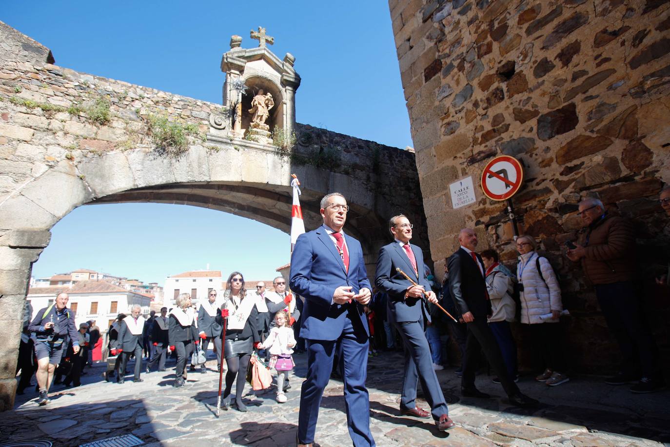 El pendón de San Jorge vuelve a tremolar en Cáceres