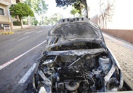 Así han quedado los dos vehículos que han ardido en el R-66 de Cáceres