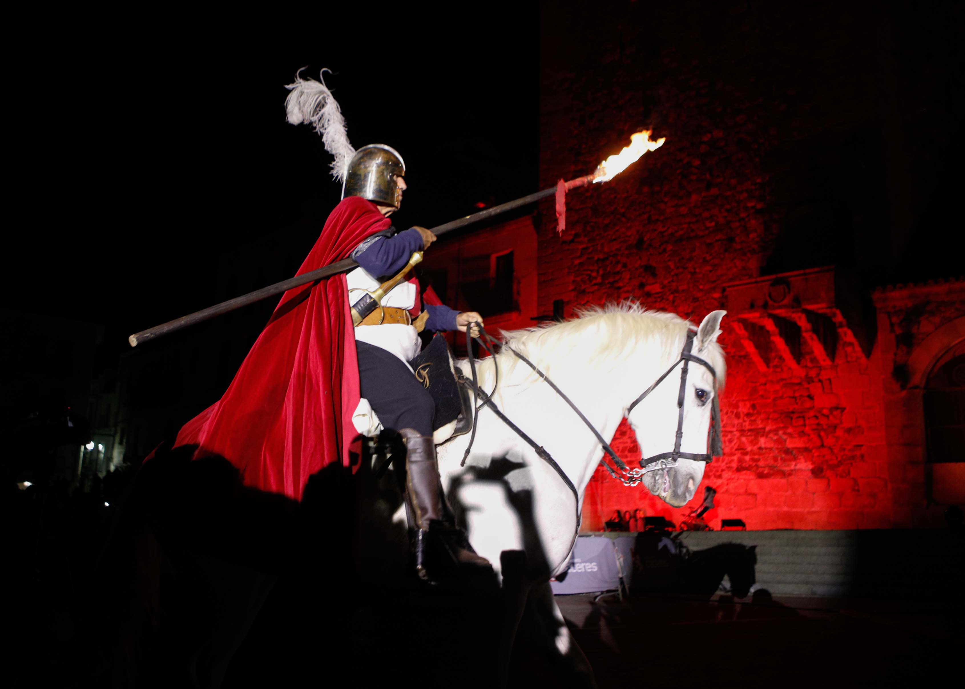 Imágenes de la quema del dragón en el desfile de San Jorge