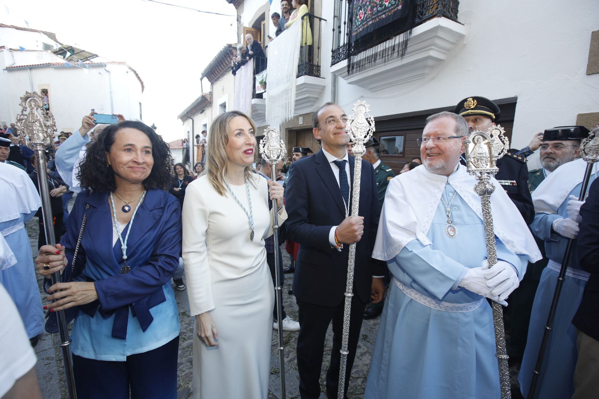 La Virgen de la Montaña recorre las calles del centro de Cáceres