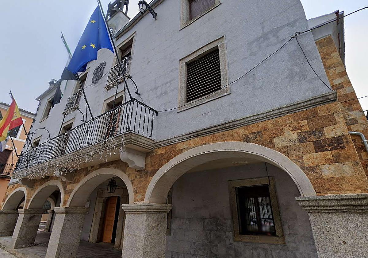 Exterior del ayuntamiento de Cañaveral.